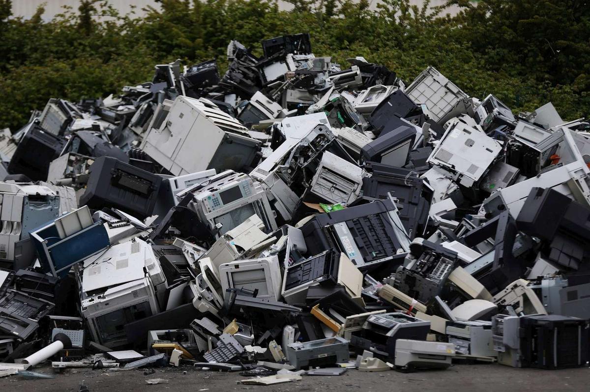 Montagne de déchets électroniques